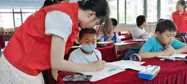 安徽學子三下鄉(xiāng)：學交通知識，揚安全之帆