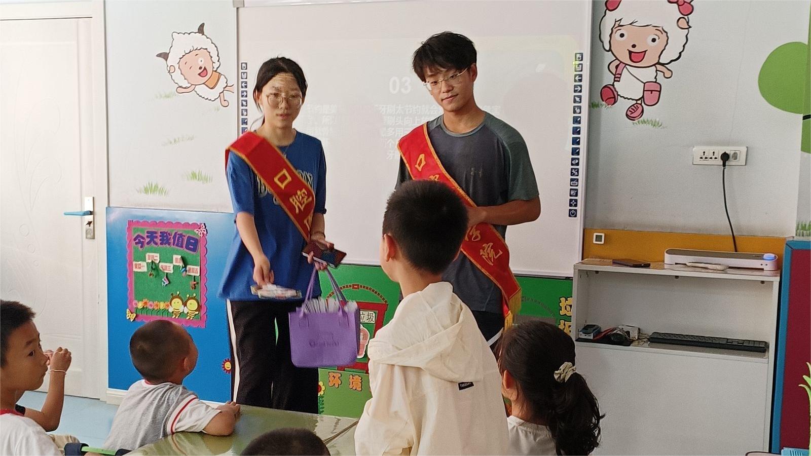 錦醫(yī)口腔學子三下鄉(xiāng)：攜手幼兒園，共筑口腔健康未來
