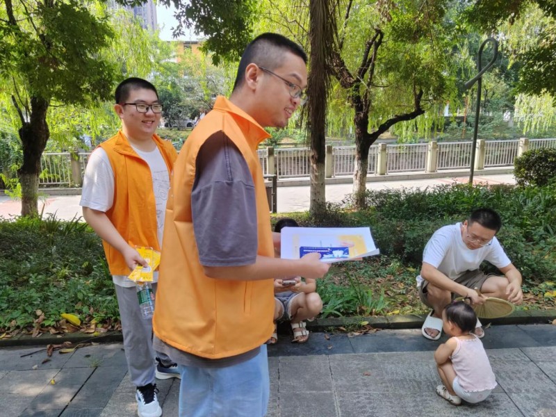 暑假“三下鄉(xiāng)”活動：大學生深入社區(qū)，調研居民生活實況