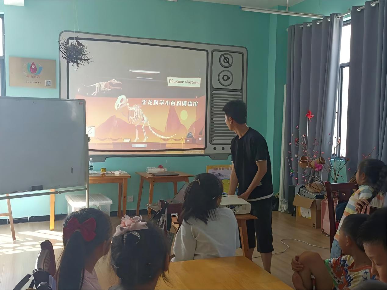 恐龍知識(shí)科普，點(diǎn)亮鄉(xiāng)村少年科學(xué)夢(mèng)