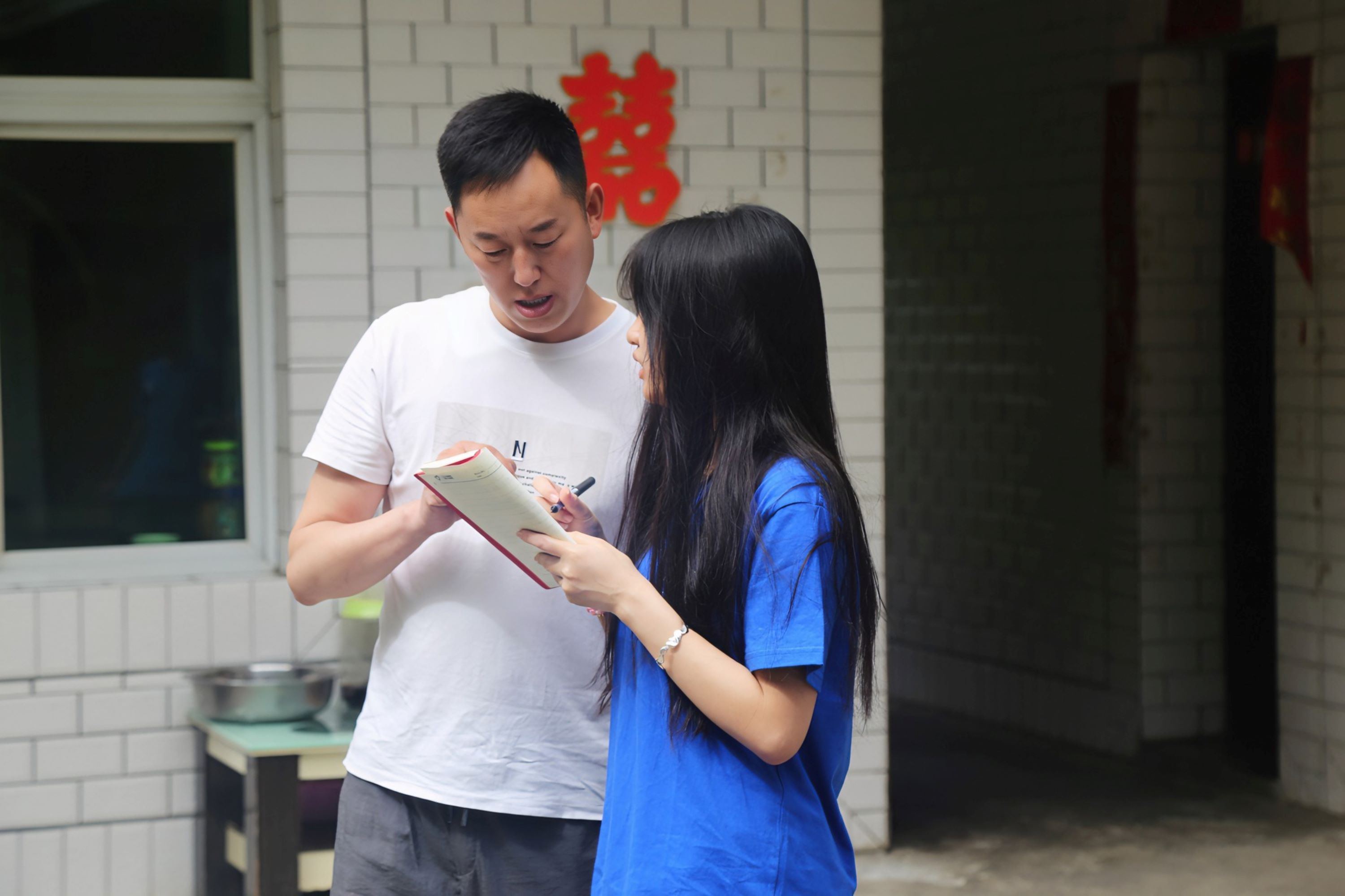 成理學(xué)子三下鄉(xiāng)：探訪歲月印記，致敬黨員風(fēng)采