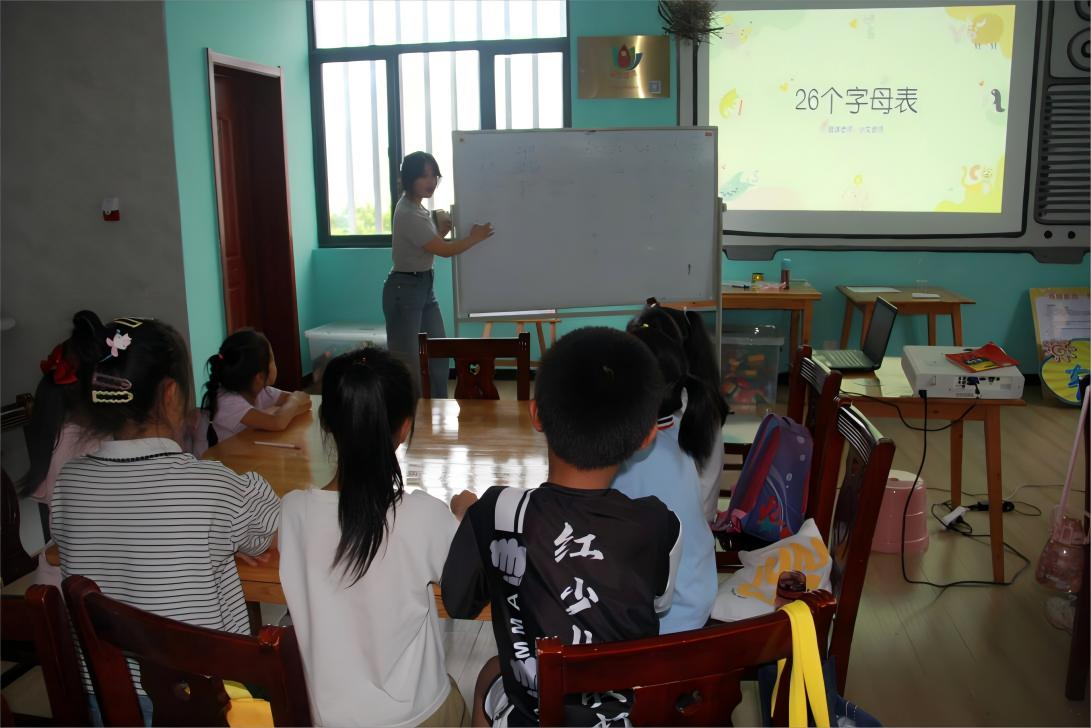 三下鄉(xiāng)日?；顒觸童心港灣、暖心助學(xué)