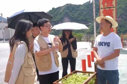 橙香四溢 語傳千里——武漢東湖學(xué)院“小橙故事”社會(huì)實(shí)踐隊(duì)赴湖北秭歸開展推普交流活動(dòng)