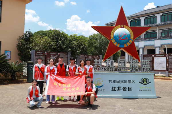 紅跡實踐隊引領(lǐng)百名親子共憶長征：歷史教育與心靈洗禮在定陶新華書店舉行