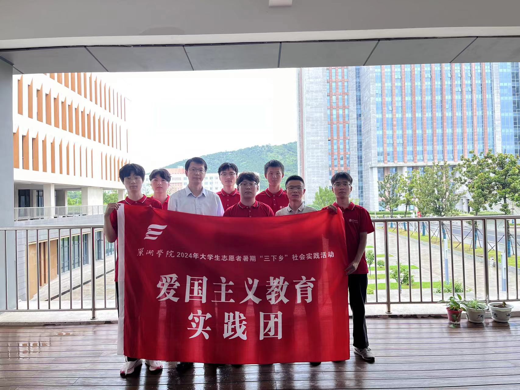 巢湖學(xué)院三下鄉(xiāng)：黨團(tuán)共建促發(fā)展，紅色行動(dòng)鑄黨魂