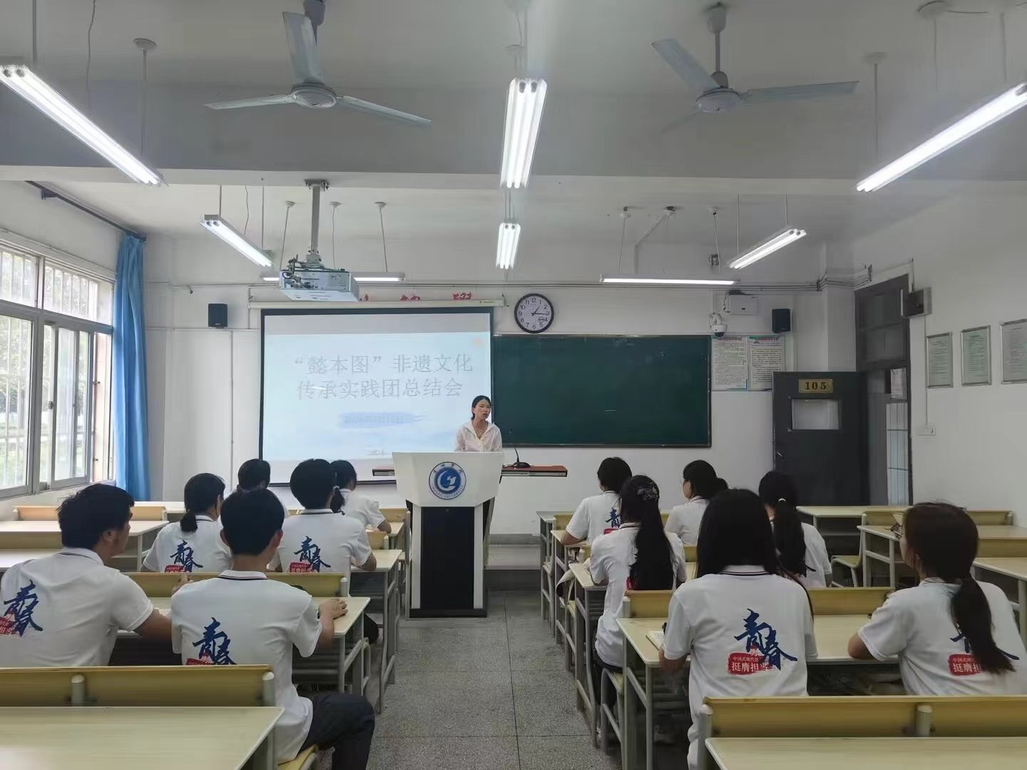 巢湖學(xué)院“懿本圖”非遺文化傳承實踐團(tuán)召開總結(jié)會議