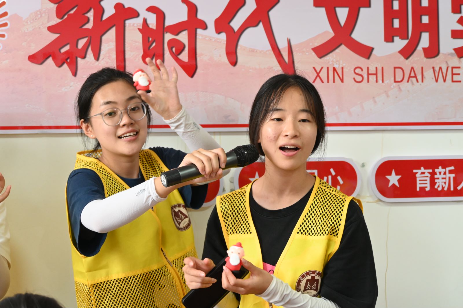 呵護(hù)燦爛臉龐，指引童真方向