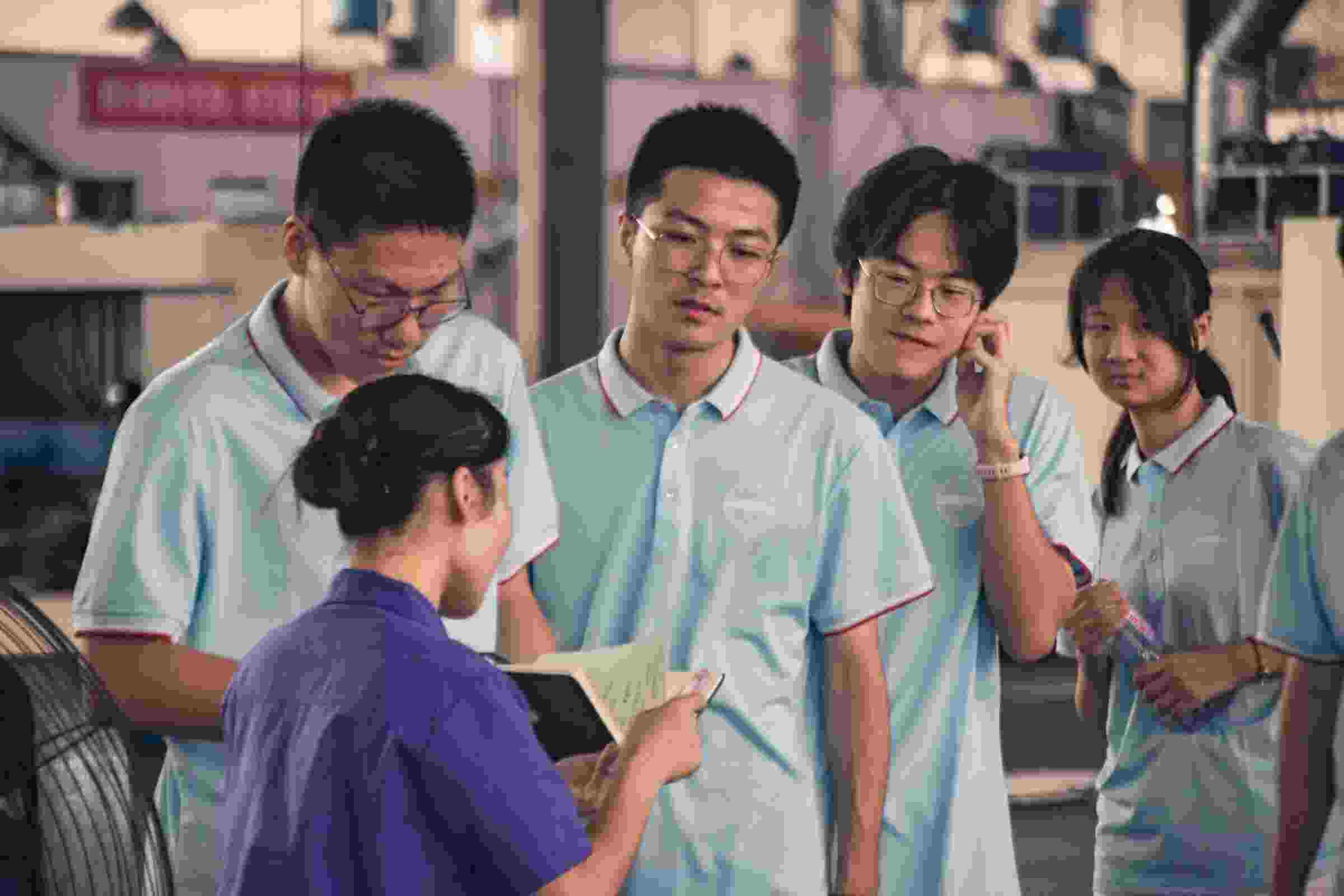深入企業(yè)一線，探索知行合一
