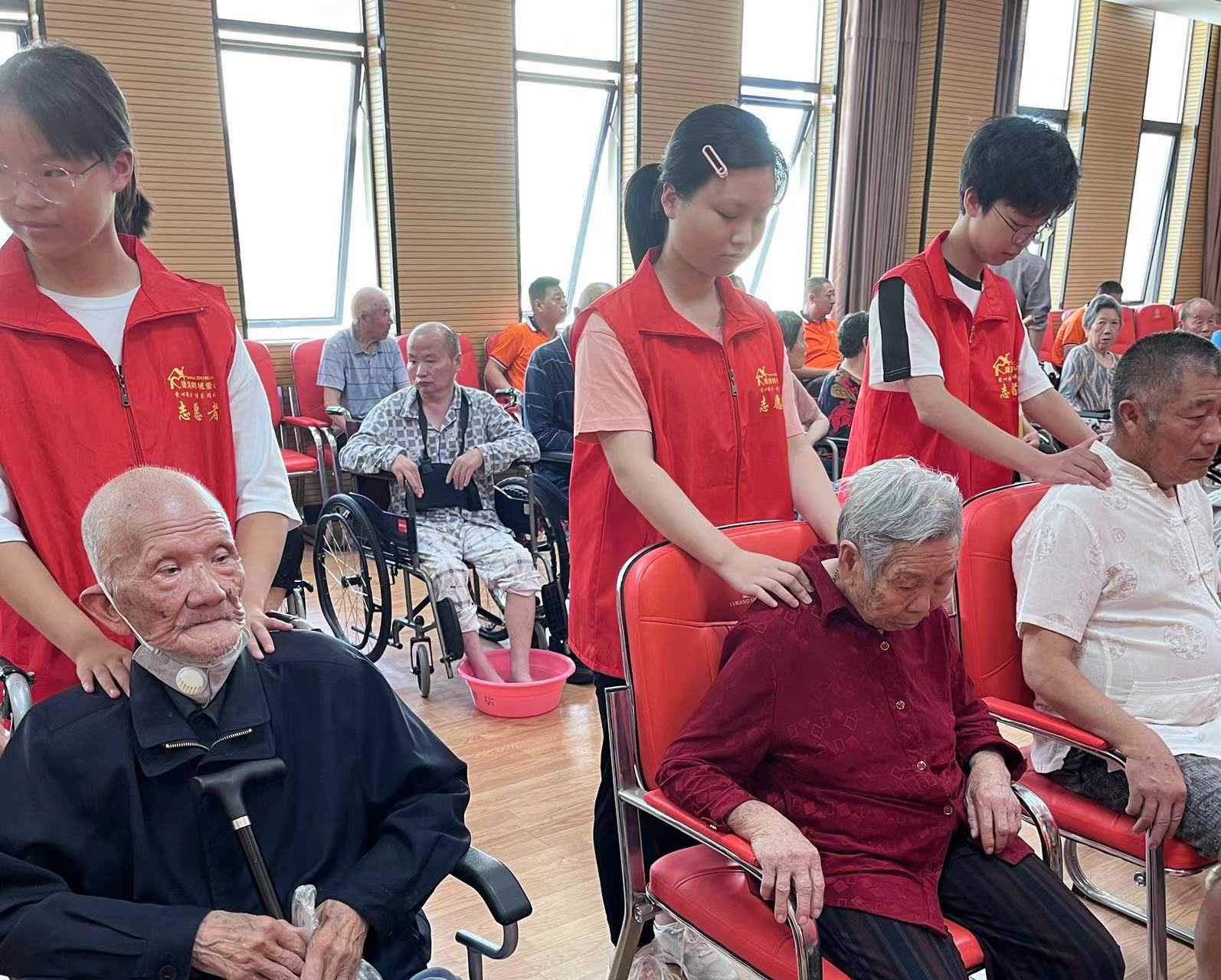 領(lǐng)航溫暖，傳遞愛心聚焦志愿關(guān)愛服務(wù)