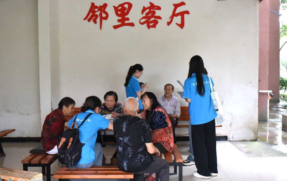 【2024三下鄉(xiāng)】情牽基層“負(fù)”，力促負(fù)擔(dān)除 ——長江師