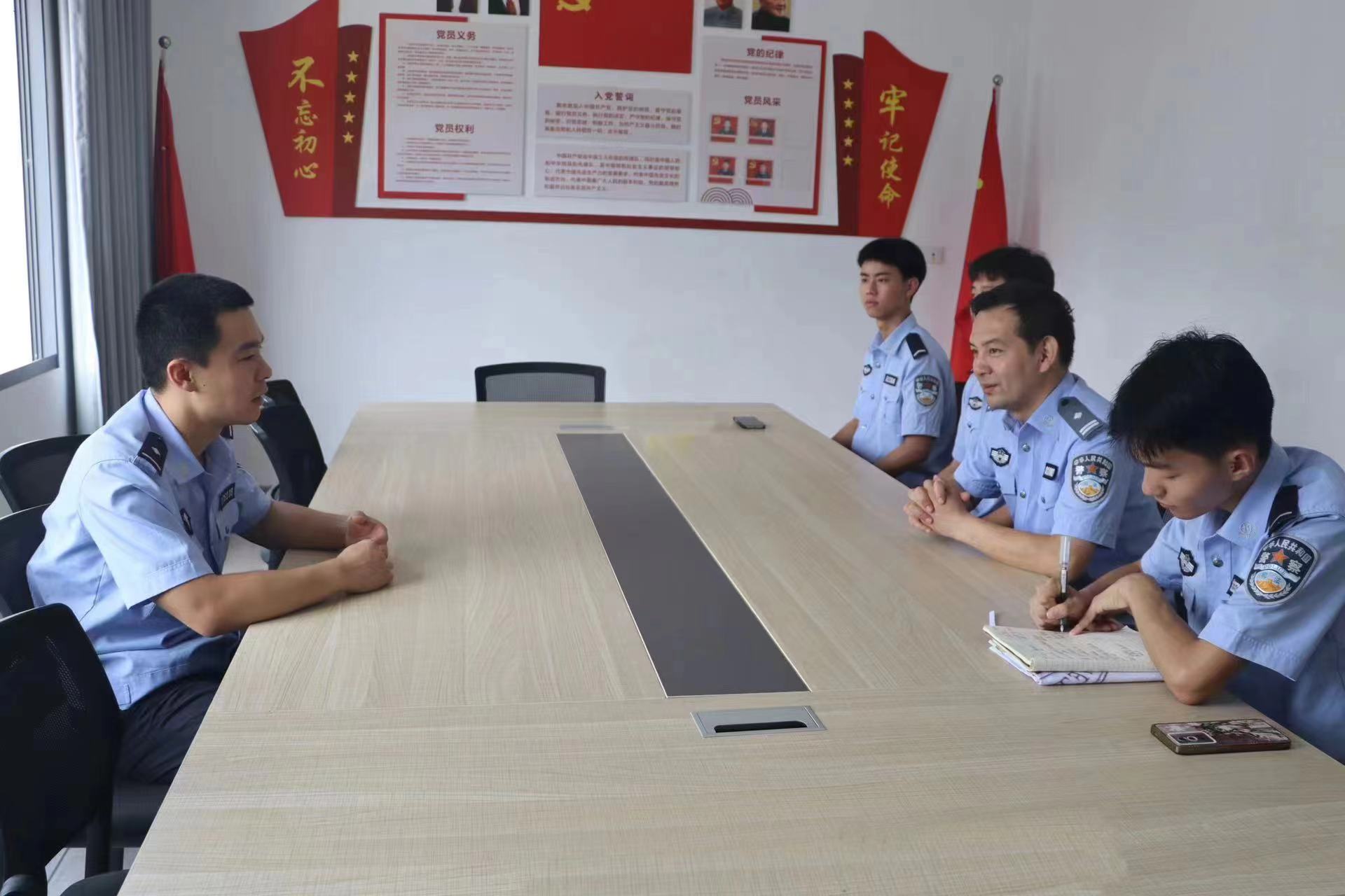 一所一辦一中心  基層建設(shè)齊創(chuàng)新|中央司法警官學院詰是法學會“明德警行”志愿服務隊開展暑期社會實踐活動