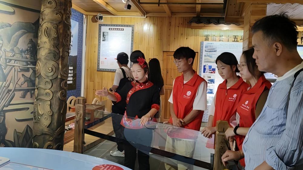 志愿青春助振興，西江苗寨繪新篇