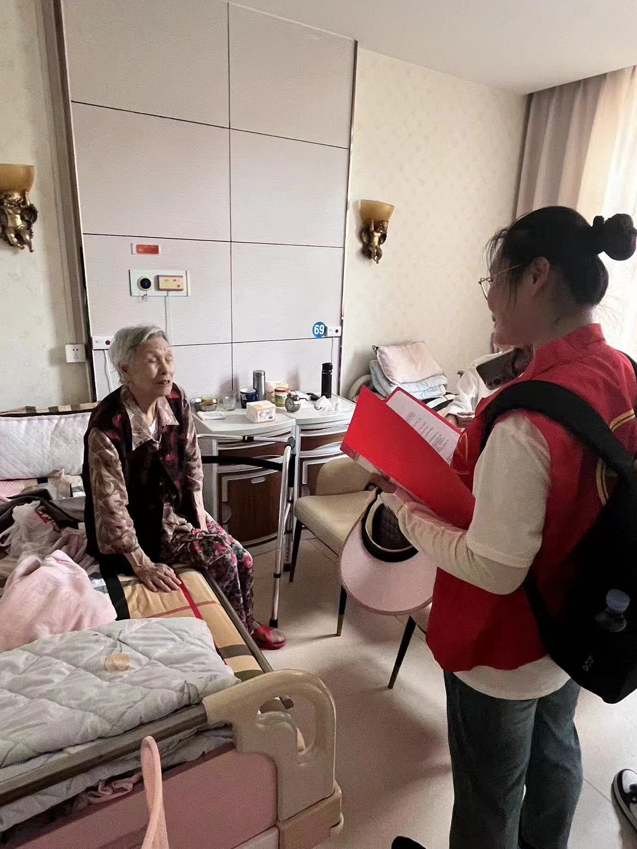 走進(jìn)老年群體，宣傳健康用藥——煙臺大學(xué)“藥”你健康暑期實(shí)踐隊(duì)