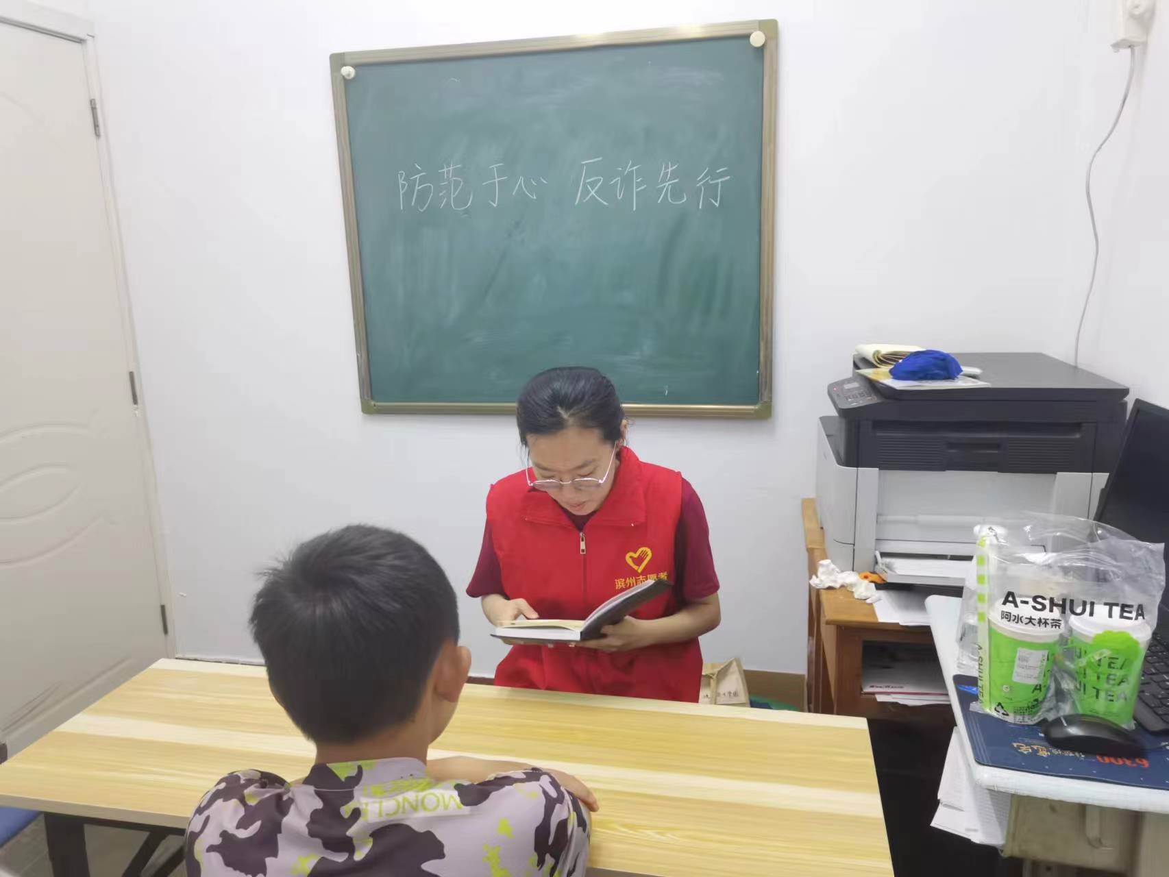 曲園學(xué)子社會(huì)實(shí)踐：法律知識(shí)進(jìn)社區(qū)，普法宣傳暖民心