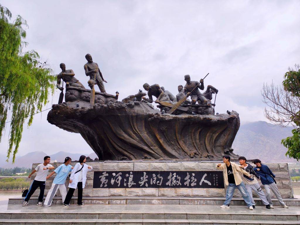 循化大地綻放民族團結(jié)之花，江南學(xué)子共繪循化風(fēng)情畫卷