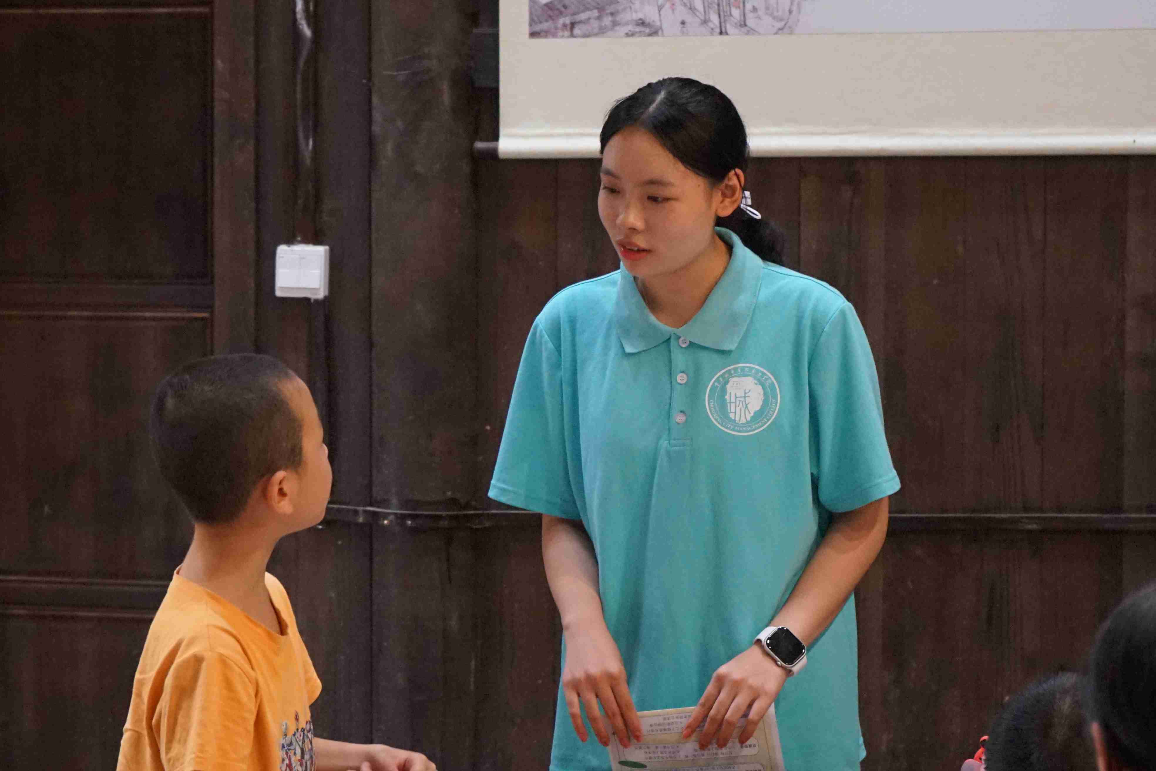 重城管院生命“童”行公益服務(wù)隊(duì)三下鄉(xiāng)開展 “大手牽小手，共筑安全夢(mèng)”安全知識(shí)問