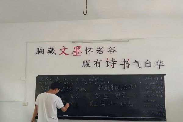 暑期社會實(shí)踐：武昌理工學(xué)院“青春筑夢”通城志愿服務(wù)隊(duì)在治全村開展特色趣味歷史課