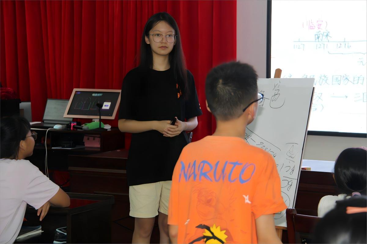 知古論今，暢游歷史 --武漢紡織大學(xué)外經(jīng)貿(mào)學(xué)院學(xué)子“三下鄉(xiāng)”開(kāi)展特色歷史課程