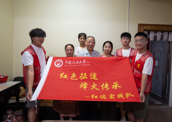 傳承紅色基因，共話長征精神——訪紅軍后代劉年發(fā)先生及其家人