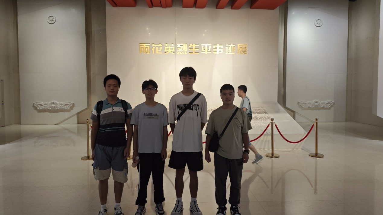南財(cái)學(xué)子雨花臺前憶英烈，會計(jì)心中鑄國魂