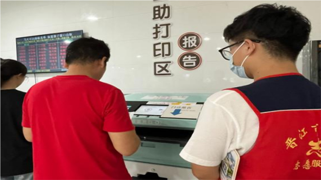 “暖心導(dǎo)診，童心候診”——福建學(xué)子晉江市醫(yī)院導(dǎo)診活動(dòng)