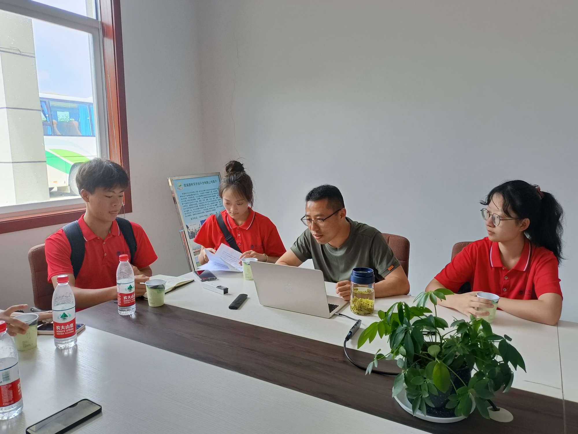 巢湖學(xué)子三下鄉(xiāng)：電商助農(nóng)在行動，青春賦能助振興