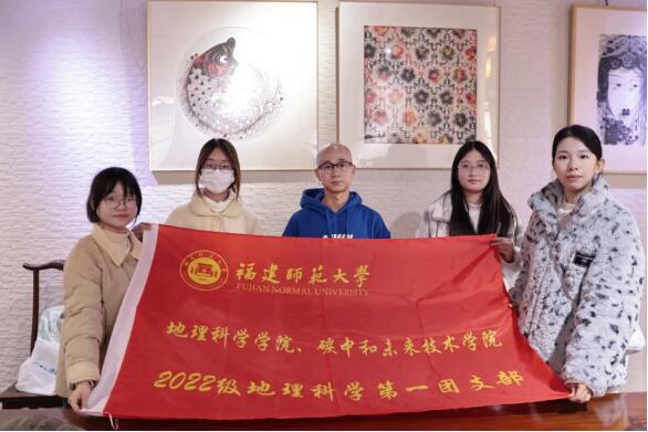 一剪芳華，紙上生花 ——福建師范大學(xué)剪影匠心實(shí)踐隊(duì)赴廈門開展社會(huì)實(shí)踐活動(dòng)