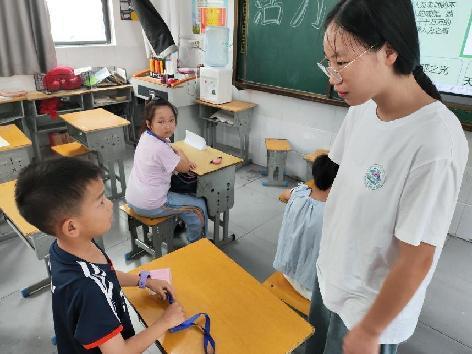 “探索名人足跡，啟迪智慧之光”武昌理工學(xué)院云夢書韻志愿服務(wù)隊(duì)開展“閱名人故事”主題特色課程