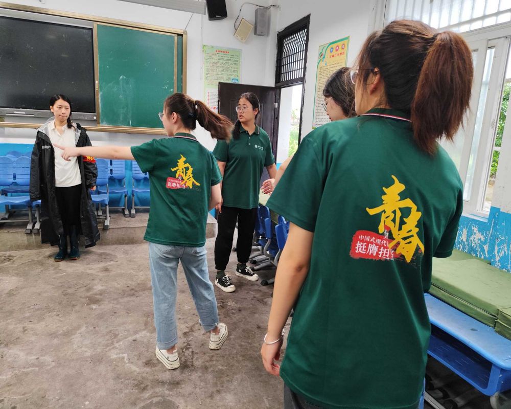 巢湖學(xué)院赴廬江縣開展“繪就綠水青山，定格振興瞬間”鄉(xiāng)村振興實踐團(tuán)攜手社區(qū)共筑防洪安全屏障