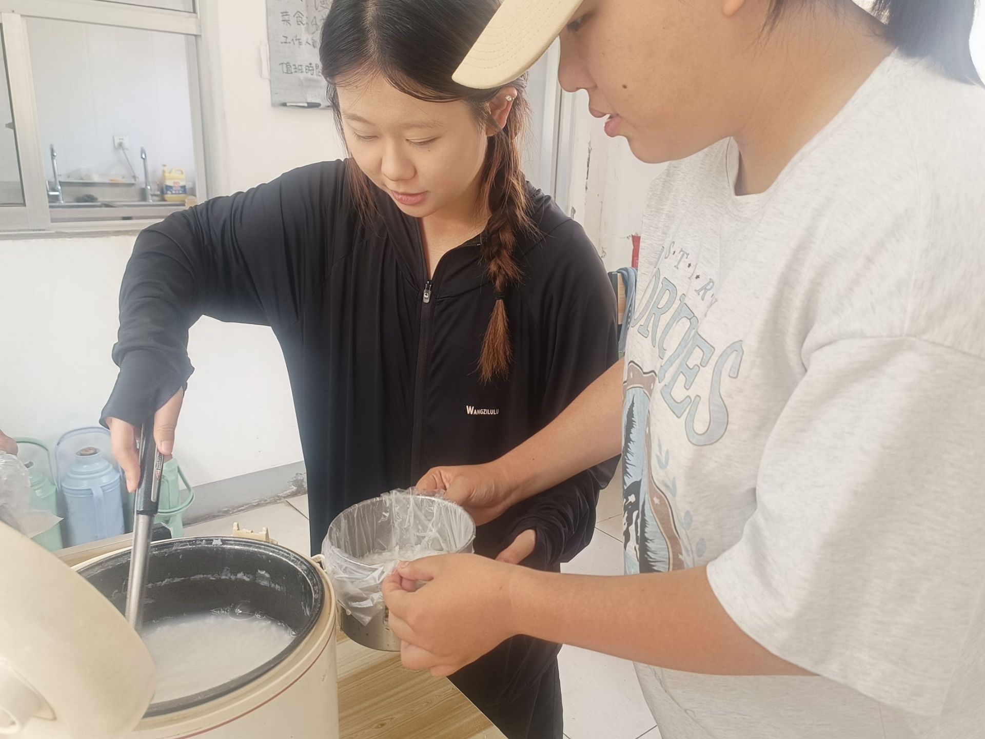 優(yōu)化長(zhǎng)者食堂，共繪民生福祉新畫卷