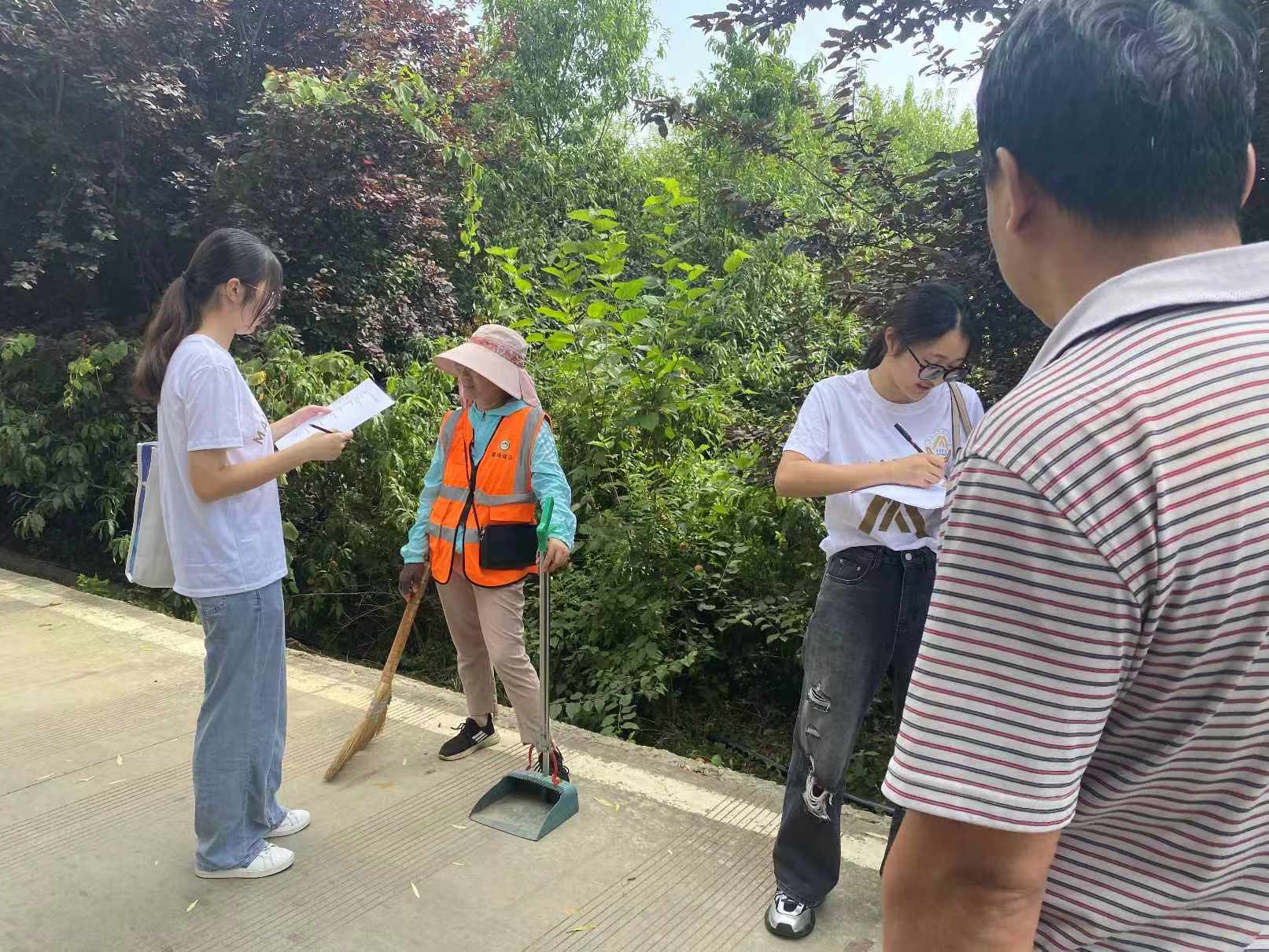 西安建筑科技大學(xué)管理學(xué)院赴小峪口村暑期社會實(shí)踐團(tuán)開展實(shí)踐活動