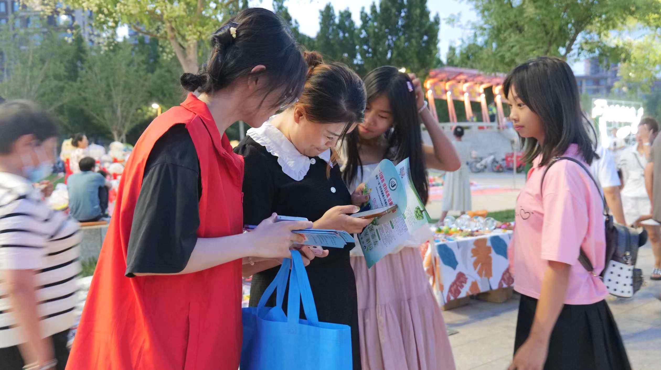 塔里木大學(xué)暑期三下鄉(xiāng)—遠(yuǎn)離毒品陰霾，共筑防艾長(zhǎng)城