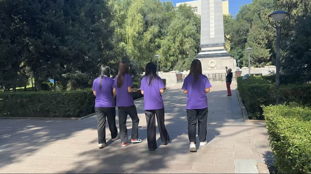 紅色故事響徹綠蔭“三下鄉(xiāng)”活動深入人民公園傳承兵團紅色故事
