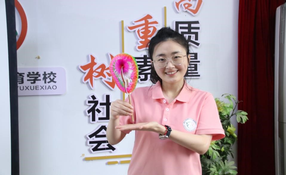翻花探古趣，匠心啟童真：幼專學(xué)子“三下鄉(xiāng)”傳統(tǒng)文化體驗活動