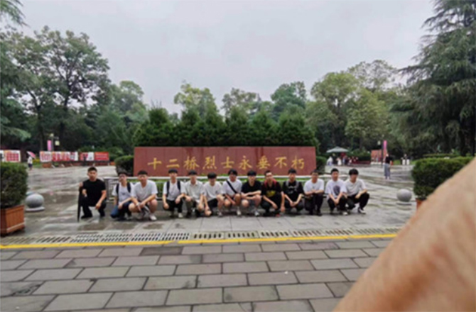 暑期熱血青春，守護烈士英魂——十二橋烈士墓志愿服務(wù)活動