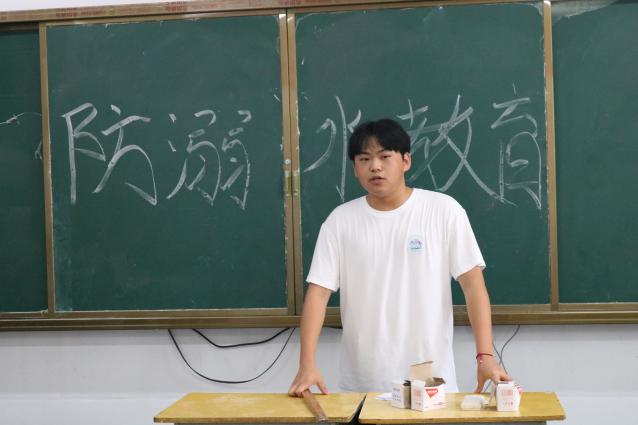 “水邊警鐘長鳴，防溺教育先行”——武昌理工學(xué)院云夢書韻志愿服務(wù)隊(duì)開展防溺水安全