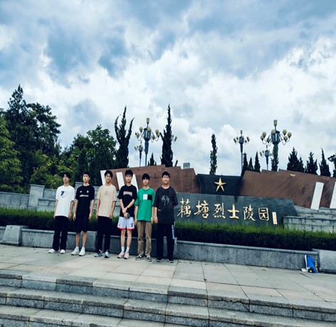 機(jī)電學(xué)院： “緬懷革命先烈，傳承紅色基因’‘小分隊 赴定遠(yuǎn)縣藕塘鎮(zhèn)烈士陵園開展暑期社會實踐