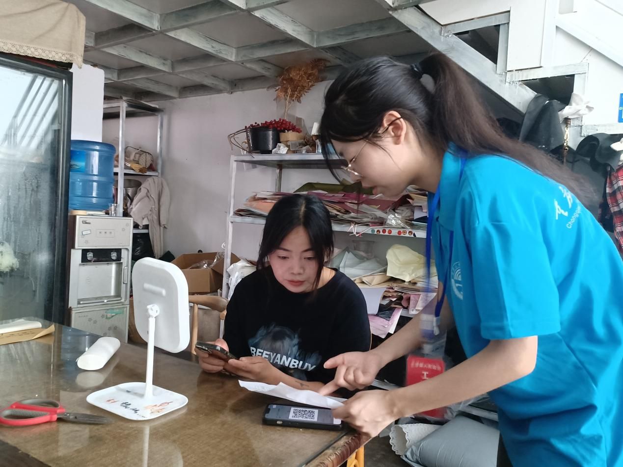 青春人科進(jìn)行時(shí)：進(jìn)商鋪撒安全種，基層共筑防護(hù)墻