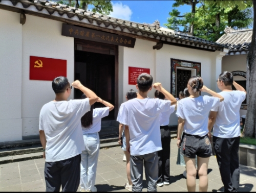 “瓊州潮涌，奮楫前行”研究生暑期社會實(shí)踐團(tuán)隊(duì)赴海南開