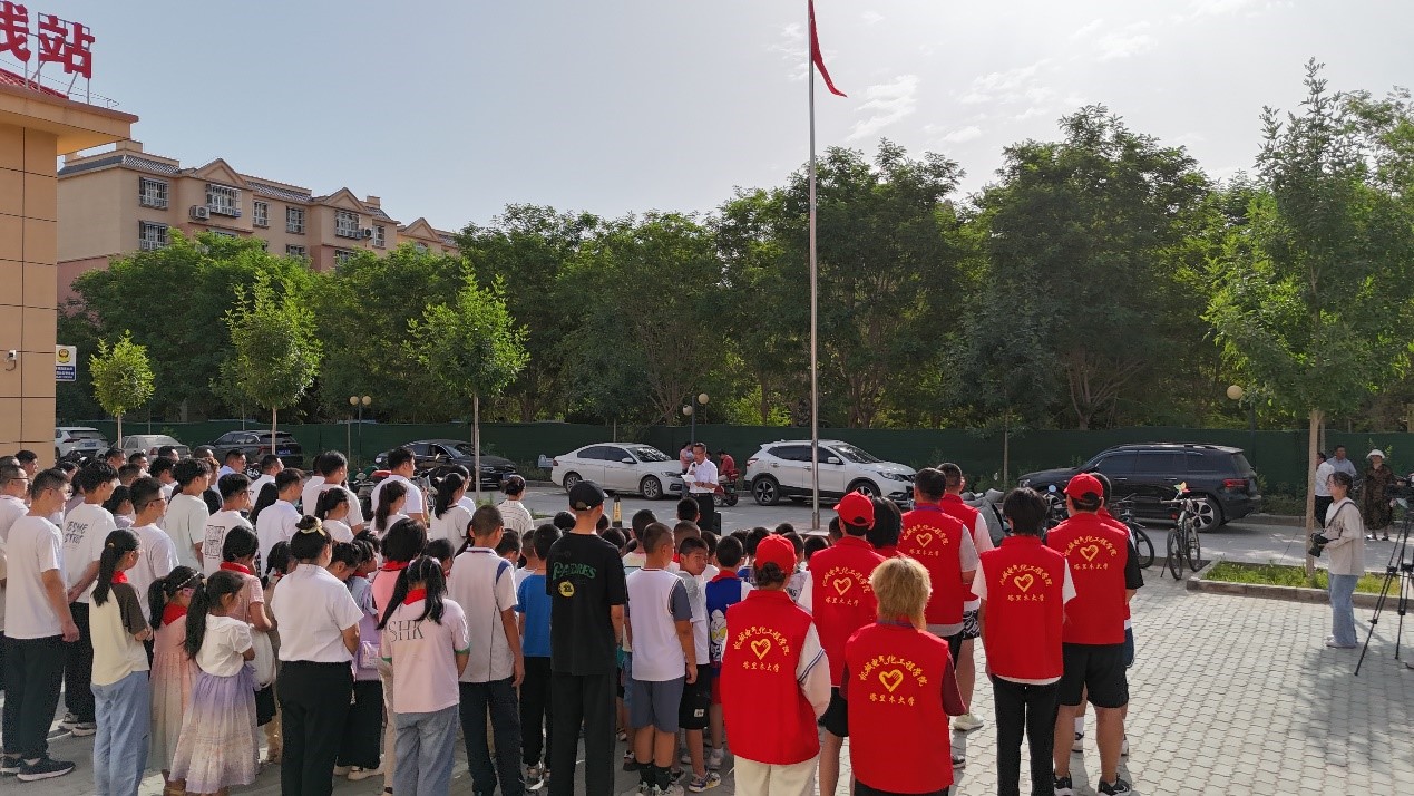 深入社區(qū)教學(xué)，童心伴我同行