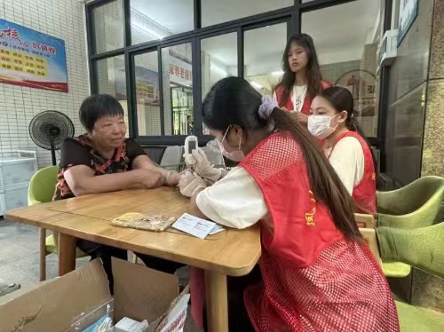 醫(yī)者仁心，愛灑人間
