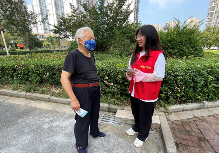 徐工學(xué)子暑期社會實踐：垃圾分類，青春助力