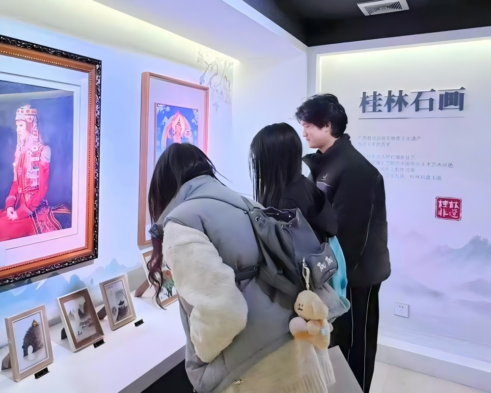 非遺入課堂，美育新篇章——廣西師范大學(xué)美術(shù)學(xué)院“藝心傳承”實(shí)踐隊(duì)開展社會(huì)實(shí)踐活