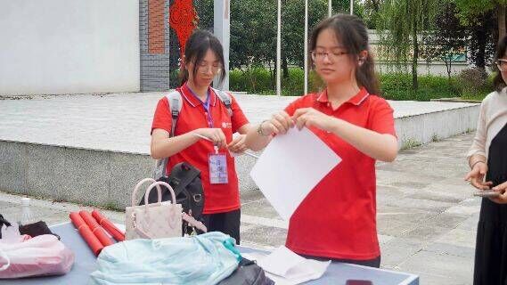 多彩民族風(fēng)，特色游戲樂。