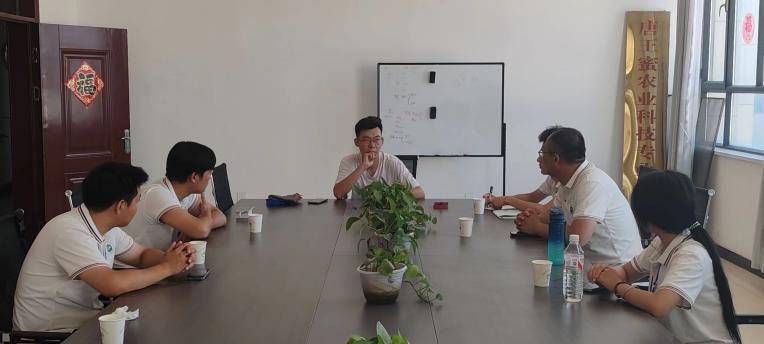 錦繡前程，電商筑夢：劉文旋與疆君令，破繭成蝶的創(chuàng)業(yè)華章——石河子大學(xué)師范學(xué)院三下鄉(xiāng)發(fā)展成就觀察實(shí)踐團(tuán)深入第三師51團(tuán)12連走訪劉文旋圖木舒克市疆君令電子商務(wù)