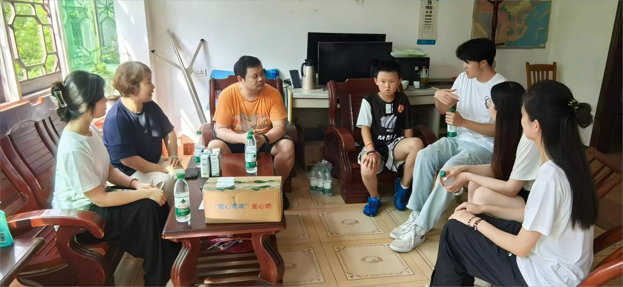 家訪春風(fēng)至，交流暖意融