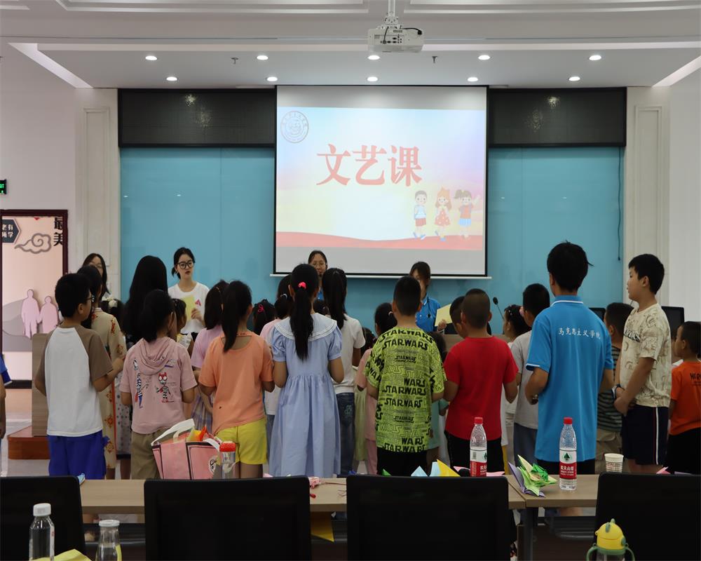 【長(zhǎng)師學(xué)子三下鄉(xiāng)】感悟文藝魅力，綻放絢麗青春 ——“青春星火筑夢(mèng)團(tuán)”開展“七彩課堂”活動(dòng)
