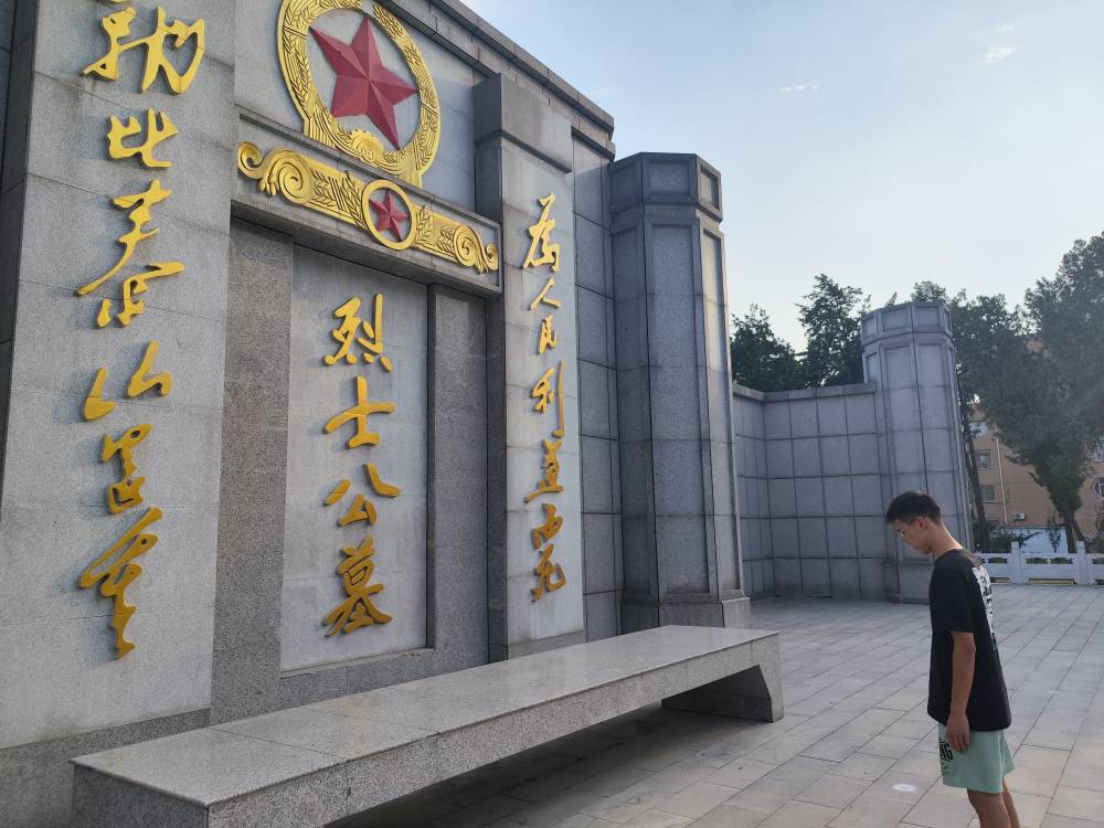探訪紅色基地，傳承紅色精神