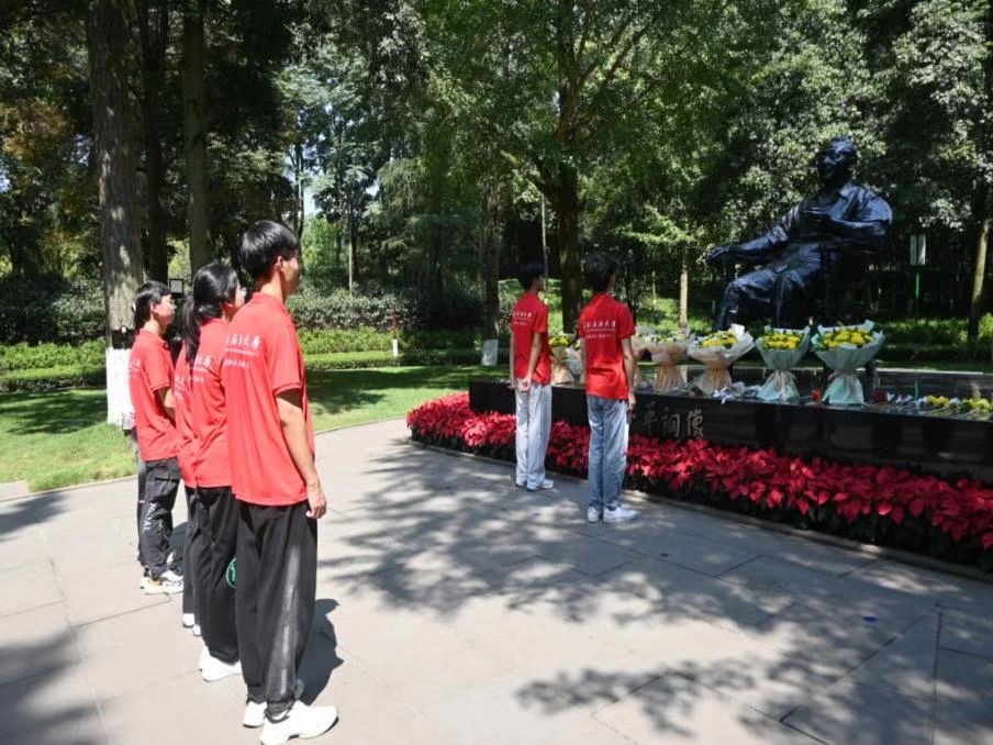 西南石油大學(xué)：開展訪故里實踐活動，悟精神啟新程