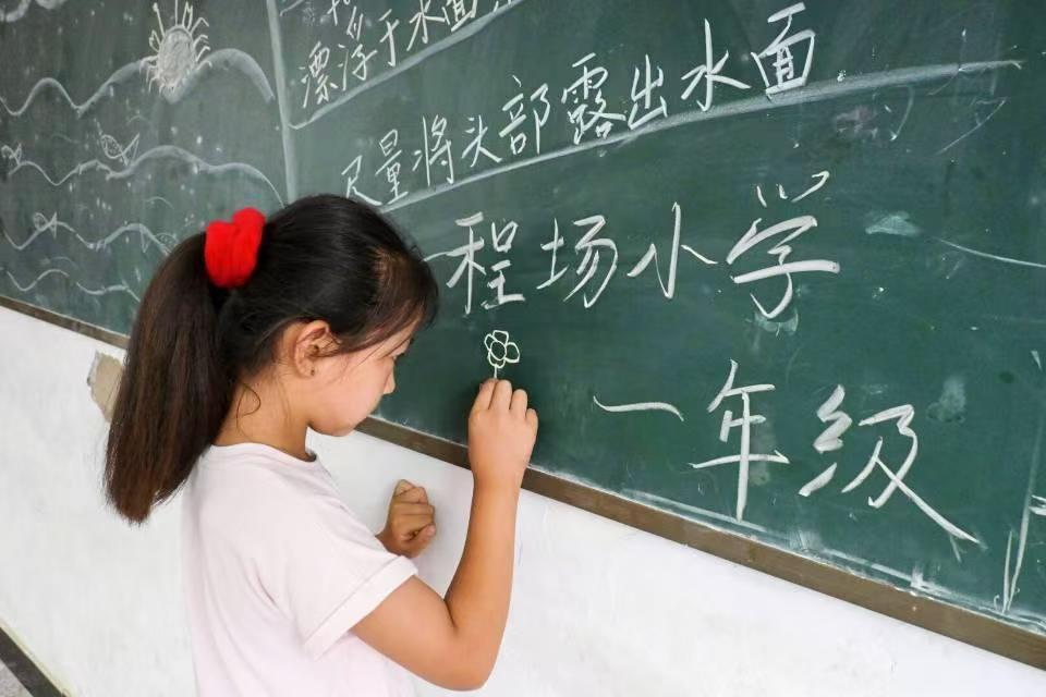 揚州大學(xué)廣陵學(xué)院：遠(yuǎn)赴情灑蘭考地，支教燃藜送慧明